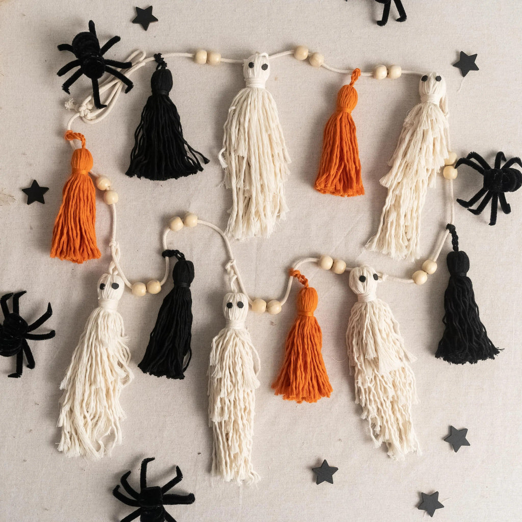 Party-Ready Halloween Ghost Garland – Boho Macrame Wall Banner V75